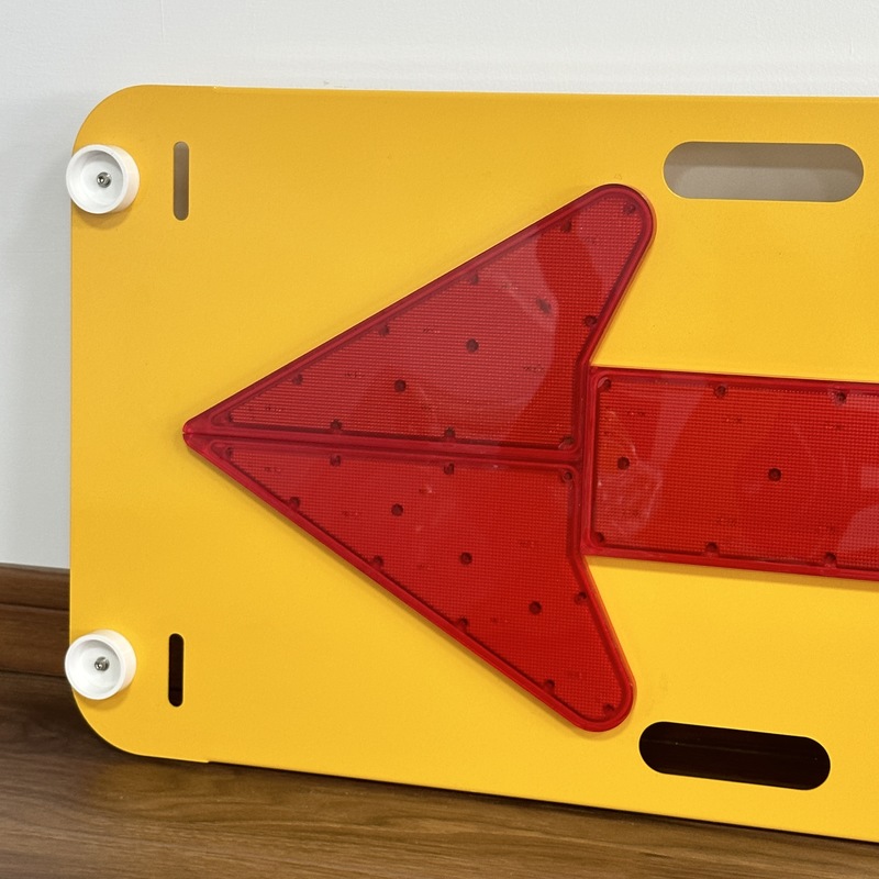 Papan tanda arah visual yang dapat disesuaikan dengan mode Strobe dan tegangan DC6V