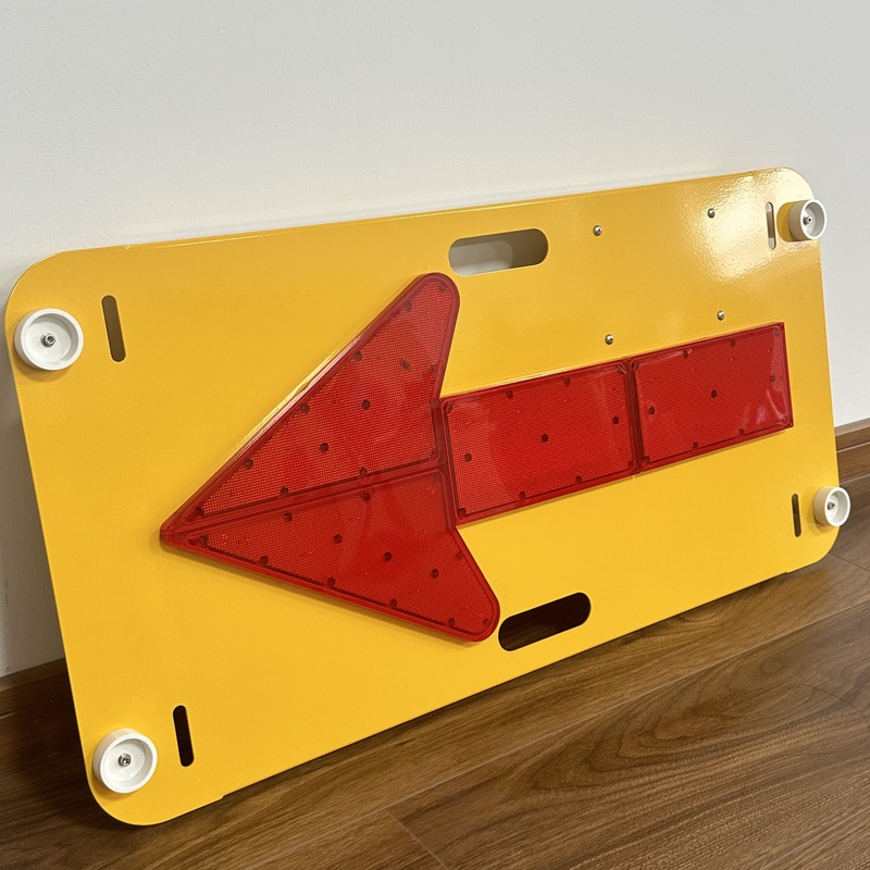 Papan tanda arah visual yang dapat disesuaikan dengan mode Strobe dan tegangan DC6V