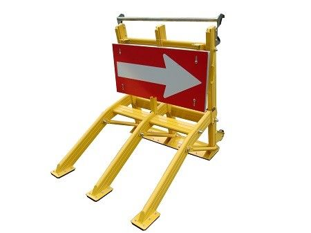 Papan panah visibilitas tinggi yang dapat dilipat dengan film reflektif intensitas tinggi 3M dan desain tahan air untuk keselamatan lalu lintas