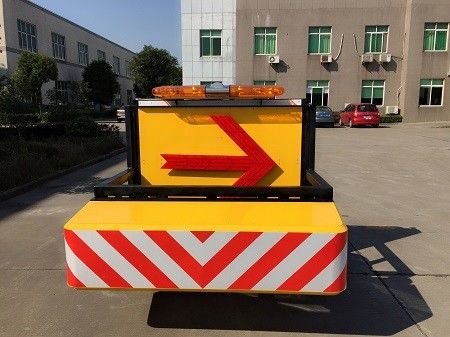 Buzzer Aluminium Traction Type Mobile Vehicle Barrier Anti Tabrakan