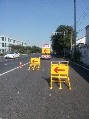 Aluminium Alloy 80km / H Buzzer Truck Mounted Attenuator Menyerap Kekuatan Dampak
