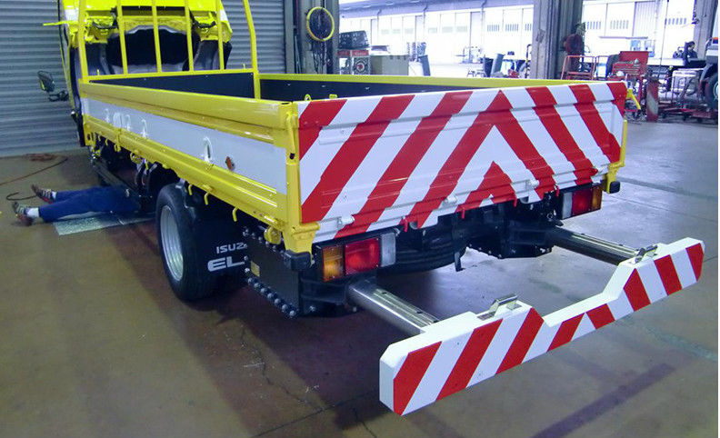 4.0ton Film Reflektif Truk Dipasang Peringatan Attenuator Menyerap Kekuatan Dampak